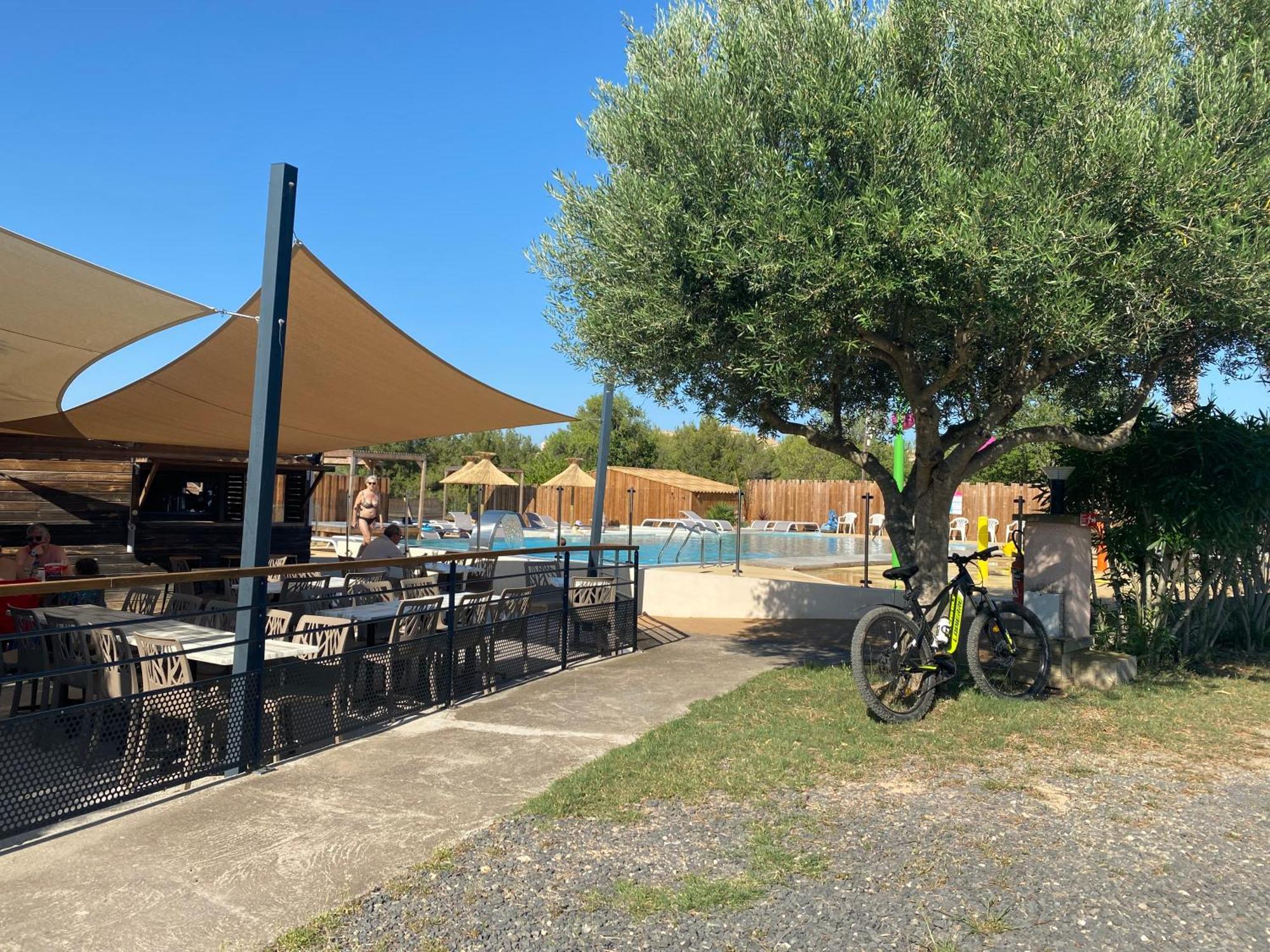 Camping Les Amandiers Castelnau-de-Guers Kültér fotó